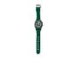Montre pour homme verte avec un boîtier gris foncé et un bracelet en silicone.