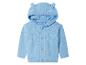 Un pull bleu bébé à capuche