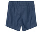 Shorts en coton bleu pour bébés.