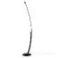 Lampadaire LED incurvé noir sur fond blanc