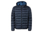 Une veste d'hiver bleu marine à capuche.