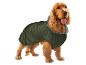 Un chien portant une veste verte de la marque 'Hurtta'.