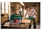 Aspirateur eau et poussière PARKSIDE® 20 V dans un atelier avec une scie sauteuse.