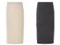 Deux longues jupes en tricot, beige et gris foncé.