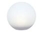 Lampe ovale blanche sur fond blanc.