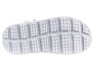 La semelle blanche d'une sneaker avec un motif à carreaux.