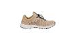 Chaussure de sport beige avec laçage rapide et empiècements en mesh respirant.