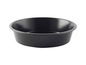 Un moule à pâtisserie rond noir.