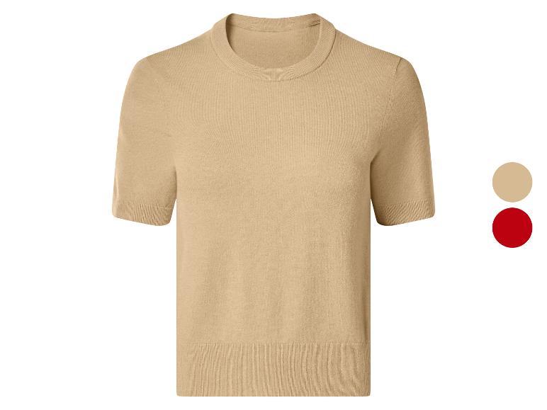 Pull à manches courtes couleur sable avec des échantillons de couleur sable et rouge à côté.