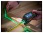 Un ruban à mesurer numérique avec un laser vert utilisé pour la menuiserie.