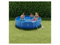 Une famille profite d'une piscine avec filtre Crivit.