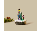 Décoration de table de Noël lumineuse avec deux figurines d'enfants et un sapin.