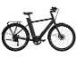 Un vélo électrique noir avec des pneus Schwalbe.