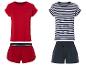 Pyjamas : t-shirt rouge et short assortis, t-shirt rayé bleu marine et blanc et short assorti.