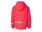 Une veste rose avec une capuche et des bandes réfléchissantes.