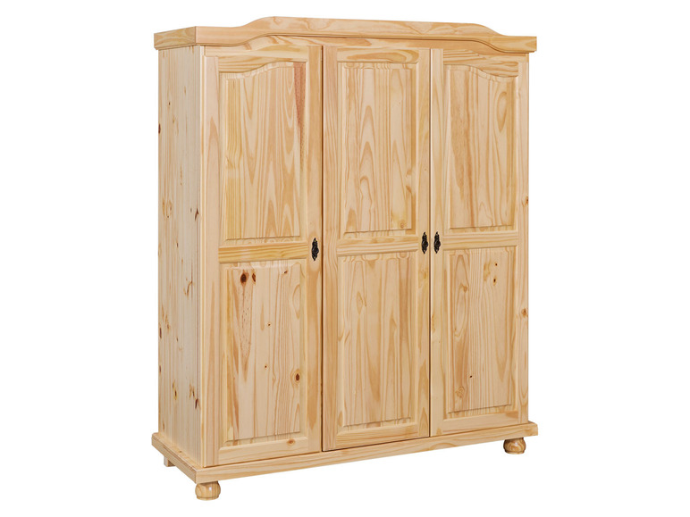 Une armoire en bois à trois portes.