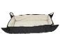 Un panier pour chien noir avec une doublure douce beige.