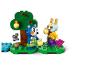 Deux figurines LEGO Animal Crossing, un ours et un lapin, cueillant des fruits.