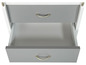 Une commode blanche à deux tiroirs gris.