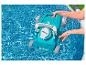 Nettoyage de piscine Bestway : robot électrique turquoise dans une piscine bleue.