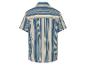 Chemise à manches courtes à rayures bleu marine et crème.
