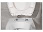 Cuvette et abattant de toilettes blancs.