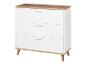Commode blanche avec trois tiroirs et pieds en bois.