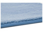 Tapis de bain en éponge bleu.