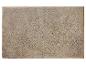 Tapis beige clair et moelleux.