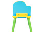 Une chaise pour enfant avec un plateau bleu et des pieds verts.