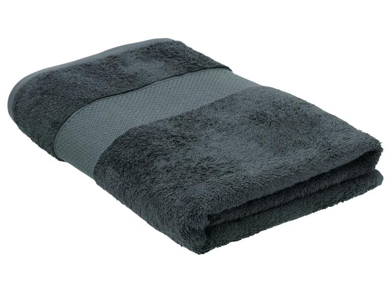 Serviette gris foncé pliée avec une bande texturée