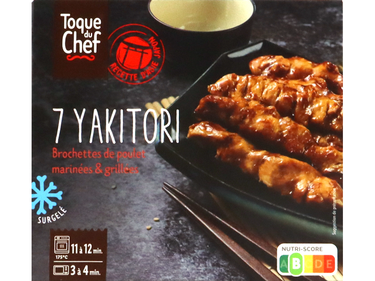 7 brochettes de poulet yakitori marinées et grillées, surgelées, avec instructions de cuisson et Nutri-Score.