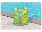 Gilet de natation coloré pour enfant avec le texte « Swim Safe ABC » au bord d'une piscine.