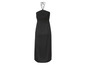 Une robe maxi noire avec un décolleté halter.