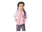 Petite fille souriante portant une veste rose Paw Patrol.