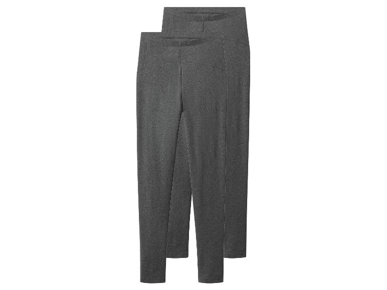 Deux paires de leggings ou pantalons de survêtement gris foncé.