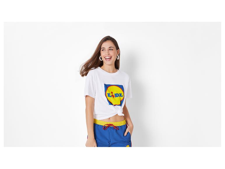 T-shirt et short Lidl : vêtements décontractés avec logo.