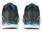 Deux baskets noires avec des accents turquoise.