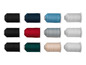 Bobines de fil de différentes couleurs, notamment noir, bleu, blanc et rouge.