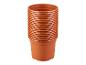 Pile de pots de fleurs en plastique marron