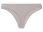 Une paire de culottes en dentelle gris clair.