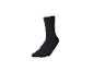 Chaussette noire côtelée sur fond blanc