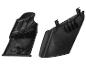 Deux pièces détachées de voiture en plastique noir.
