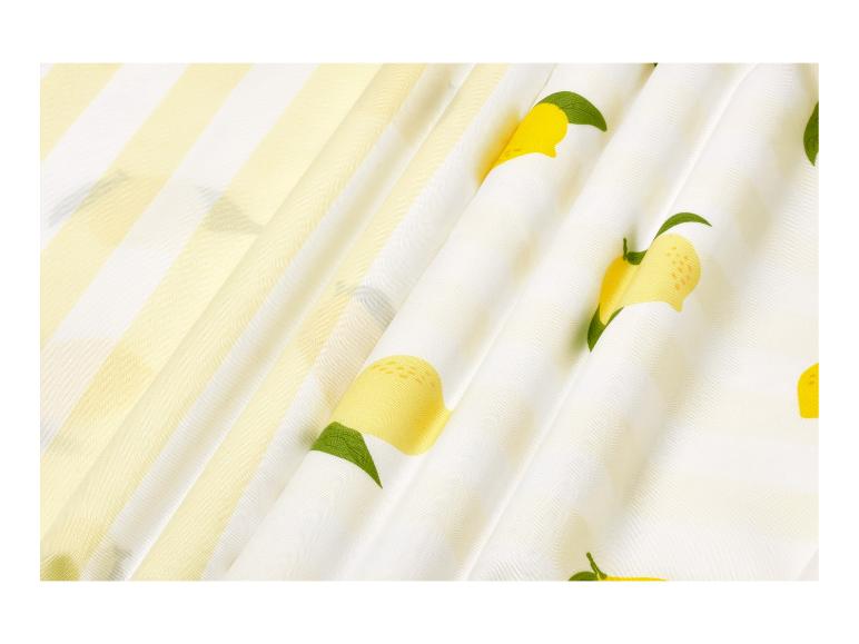 Tissu rayé jaune et blanc avec motif de citrons.