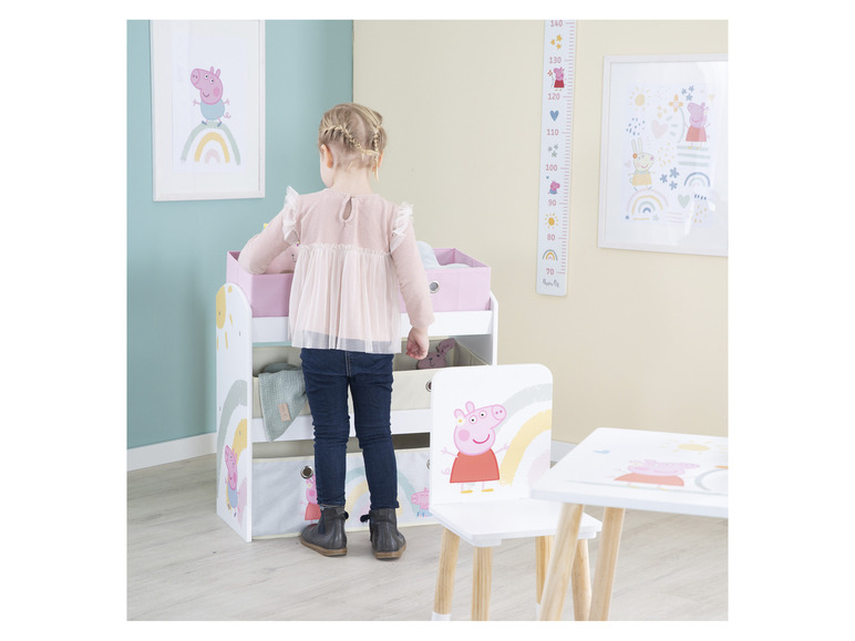 Un ensemble de jeu Peppa Pig avec un meuble de rangement, une chaise et une table.