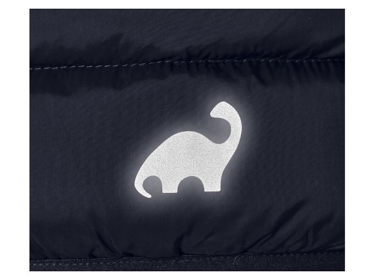 Détail d'une veste bleu marine avec un dinosaure