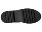 La semelle d'une chaussure noire à profil épais.