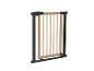 Barrière de sécurité en bois et noire avec verrouillage pour enfants.