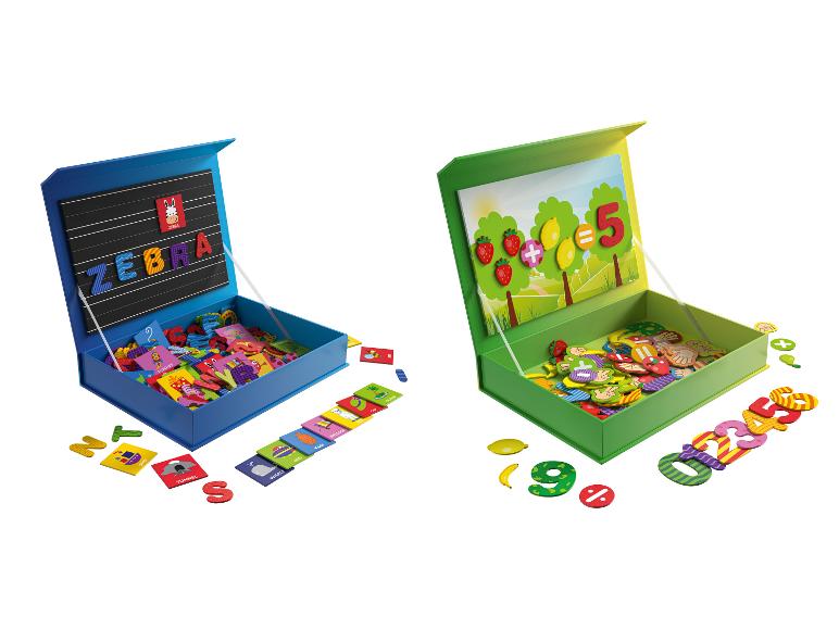Deux boîtes d'apprentissage magnétiques: une pour les lettres et les mots, une pour les chiffres et les maths.