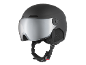 Casque de ski noir avec visière argentée et jugulaire réglable.